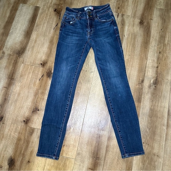 Cabi Skinny Med Rise Jeans Style #3938 Size 0 - Picture 1 of 10
